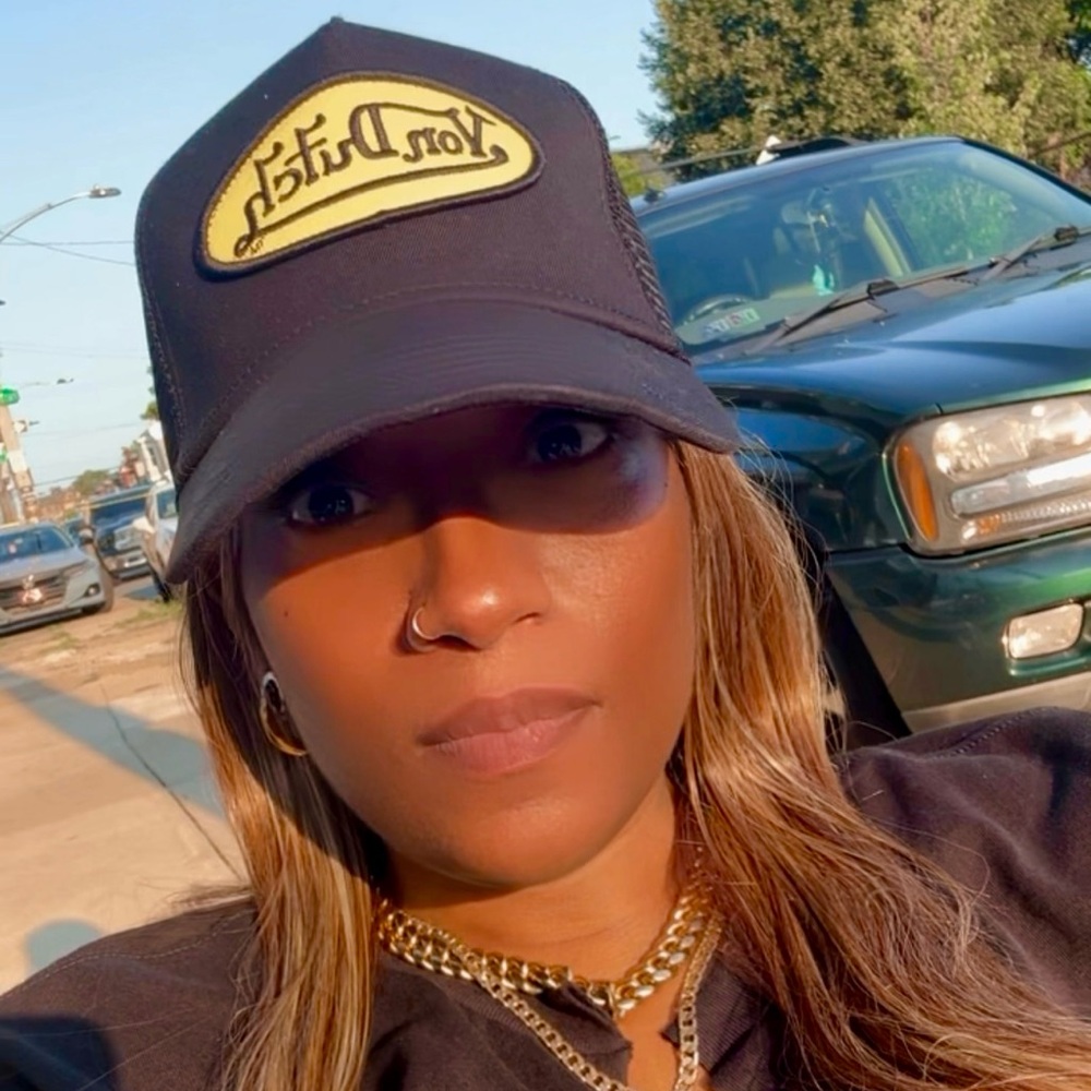 Meet your Posher, Neesh